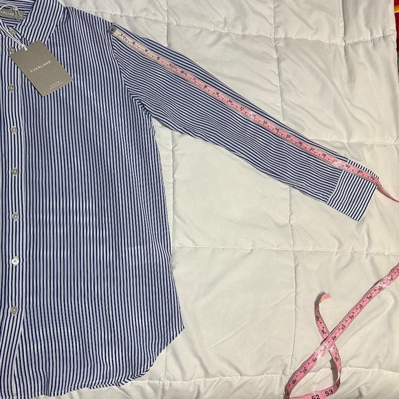 Everlane | The Washable Clean Silk Relaxed Shirt in Blue/White - Picture 8 of 8